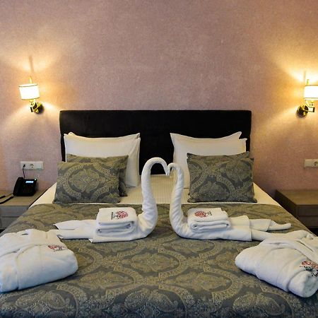 Hotel Magnolia In The City Centre クタイシ エクステリア 写真