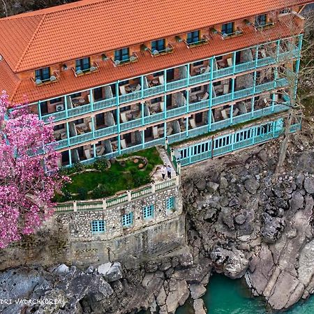 Hotel Magnolia In The City Centre クタイシ エクステリア 写真