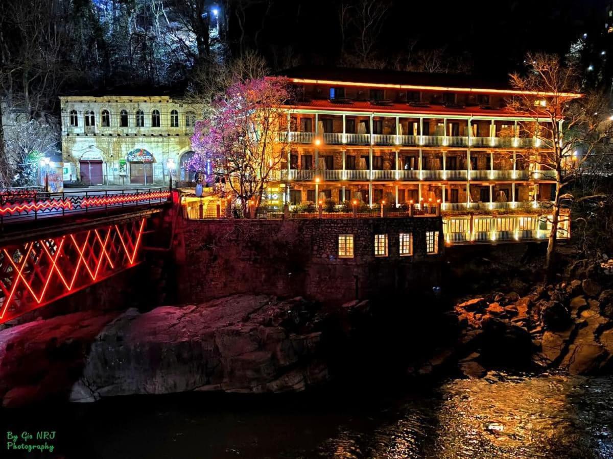 Hotel Magnolia In The City Centre クタイシ エクステリア 写真